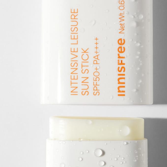 [INNISFREE] Intensive Leisure Sunscreen Stick 18g (SPF50+/PA++++) 1pc + Sample Gifts green
