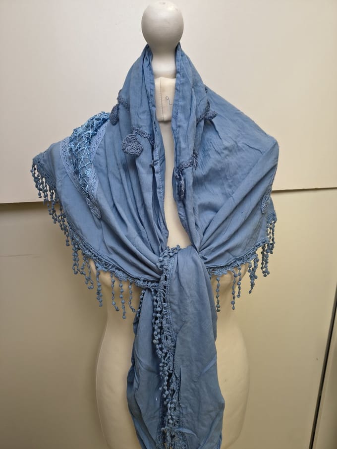 Driehoekige dames sjaal Mandy-effen licht blauw