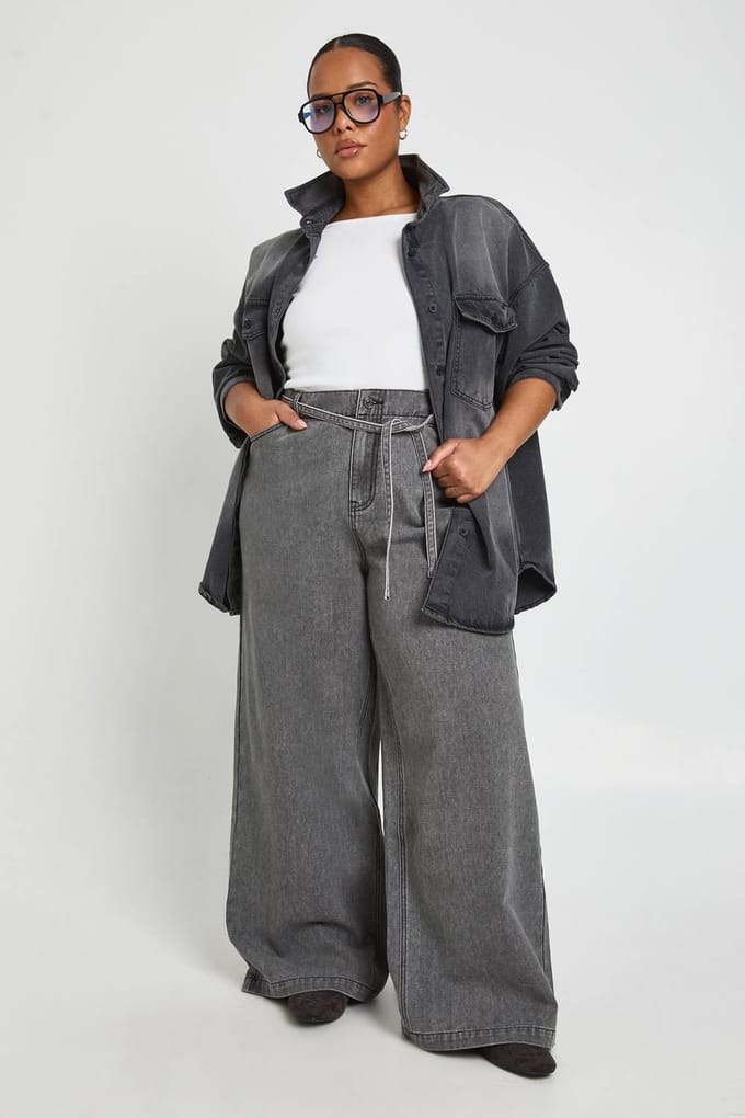 boohoo Dames Plus elastische rugstrik wijde pijpspijkerbroek | Grijs | Maat: 46