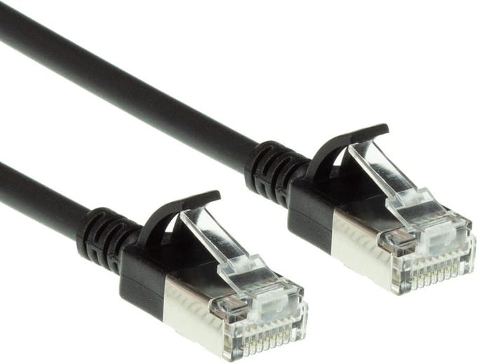 ACT Zwarte 3 meter LSZH U/FTP CAT6A datacenter slimline patchkabel snagless met RJ45 connectoren DC7903