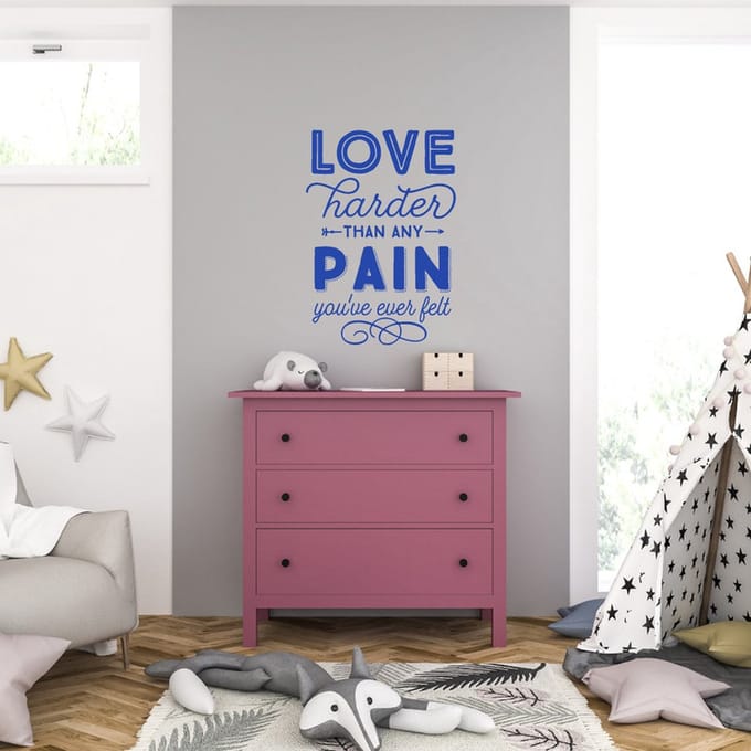 Muursticker - Love Harder Than Any Pain - 40,6 x 58,1 - Blauw