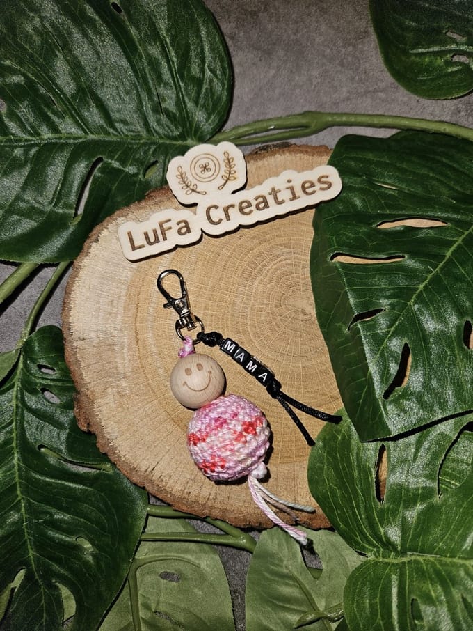 Sleutelhanger Gelukspoppetje mama zwarte letters
