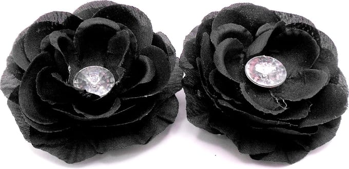 2 roosjes klein met duckklem zwart met diamant