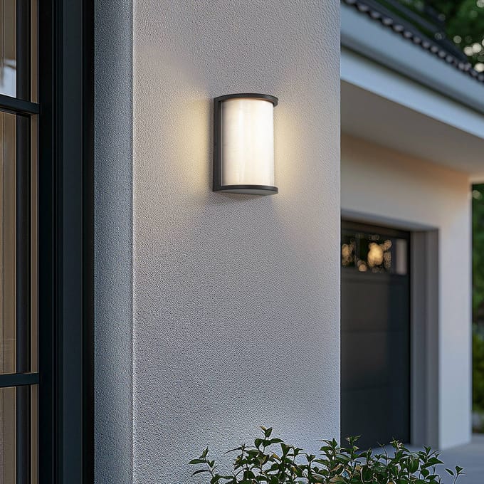 Lindby LED buiten wandlamp Calvik, zwart, geribbeld, IP44