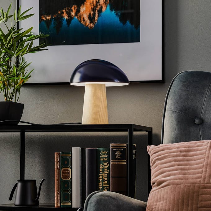 Fritz Hansen Night Owl Tafellamp Blauw met Essenhouten Lampvoet