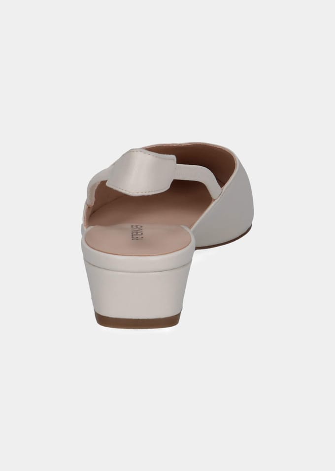 Slingpumps van echt leer - gebroken wit - Gr. 8 van Goldner Fashion