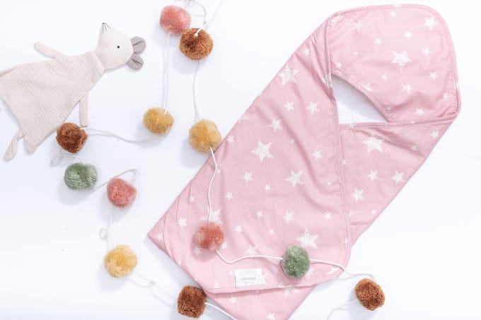Little Hibboux Star badcape wit/roze 75x75 sterren