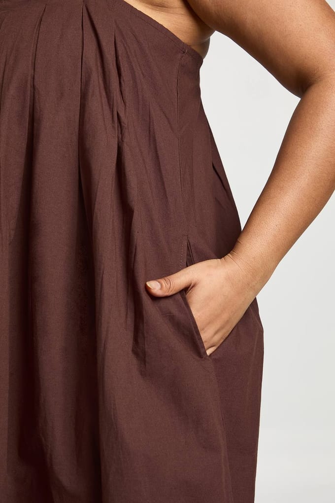 boohoo Dames Plus Katoenen Poplin Geplooide Volume Maxi Jurk | Chocoladebruin | Maat: 44