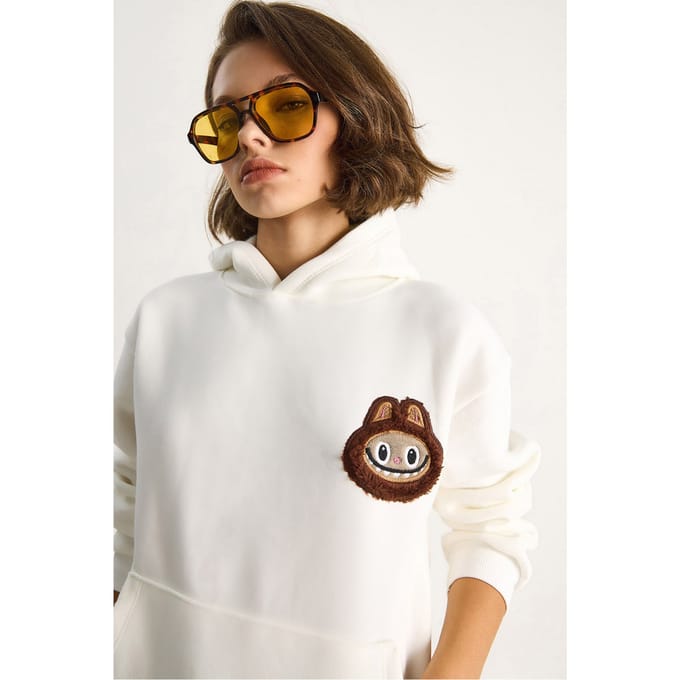 Gekleed Geborduurd Sweatshirt met Kap