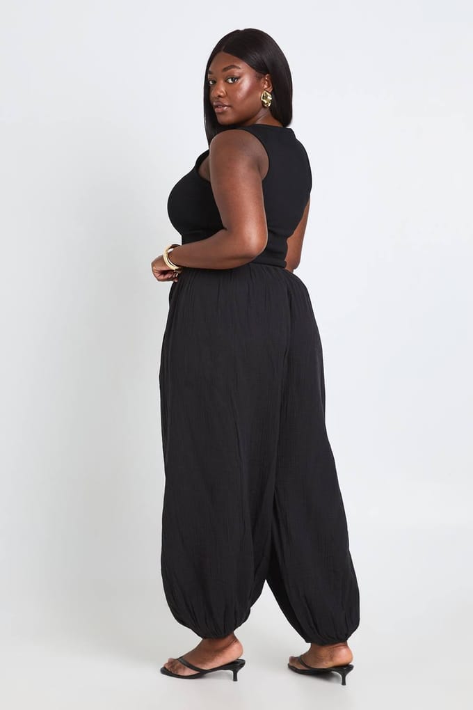 boohoo Dames Plus Katoenen Gaas Ballonbroek Met Elastische Taille | Zwart | Maat: 48