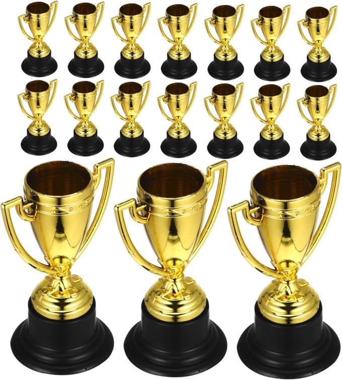 Kindertrofee Speelgoed - Winnaar Bekers - Prestaties Belonen - Gouden Afwerking - 32 Stuks - Multi