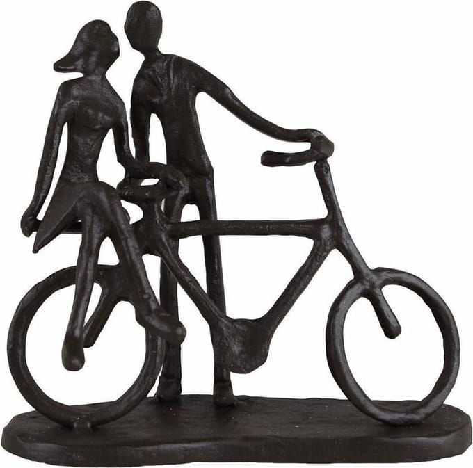Sculptuurtje liefde komt met bagage