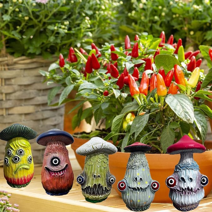 Halloween Paddenstoel met Enger Ogen Tuinbeeld Hars Tuinbeeld Buiten Patio Tuin Decoratie Average code beige