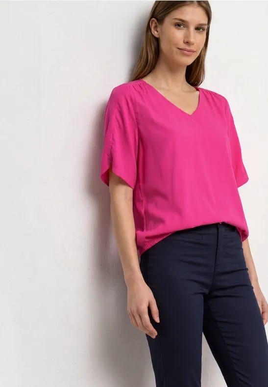 Blouseshirt met korte mouwen en V-hals