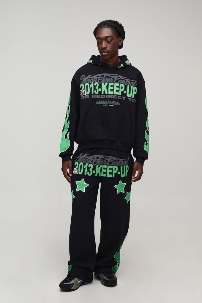 Oversized Boxy Trainingspak Met Capuchon En Flame Star Slogan Puff Print | Black | Size Medium