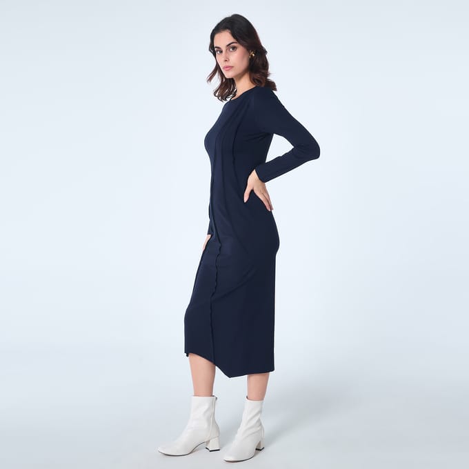 Jurk met asymmetrische structuurlijnen