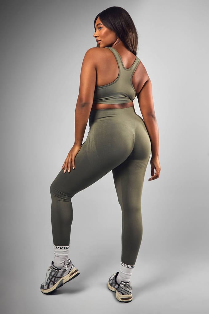 boohoo Dames Plus Premium Sculpt Naadloze Bum Scrunch Legging | Khaki | Maat: 24