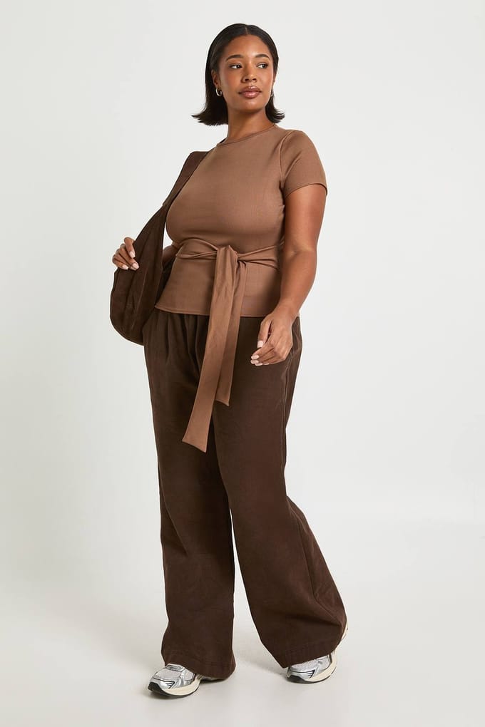 boohoo Dames Plus wikkel top met strik aan de zijkant | Mokka | Maat: 50