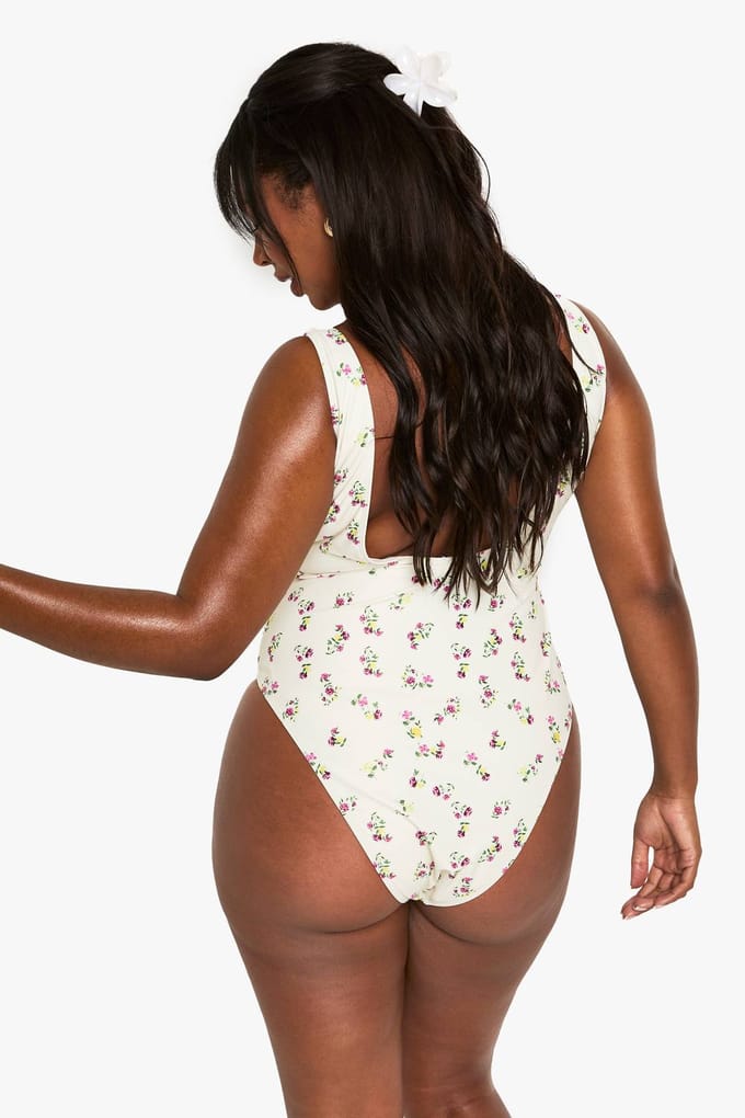 boohoo Dames PLUS GEDRUKT GEKNOOPT BADKLEDING | Creme | Maat: 56