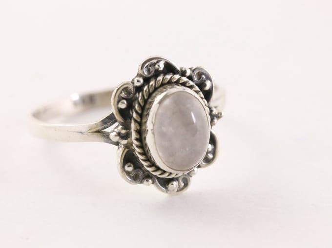 Fijne bewerkte zilveren ring met rozenkwarts - maat 18.5