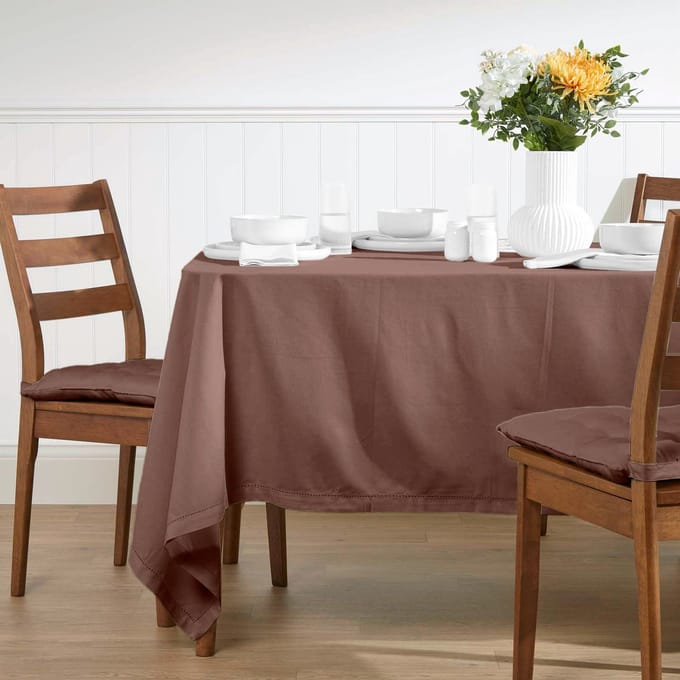 Homescapes tafelkleed bruin - 137 x 228 cm, 100% katoen