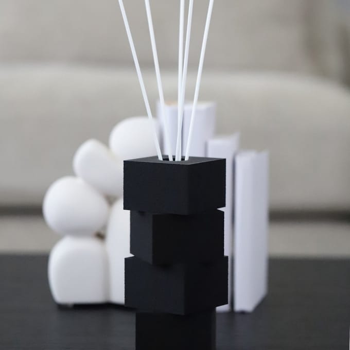 Zwarte Geurstokjes houder Structuur – Luxe Diffuser Black Diamond Amber Oak Cozy Plaid – Navulbare Geurstokjes 600 ml – Huisparfum Cadeau
