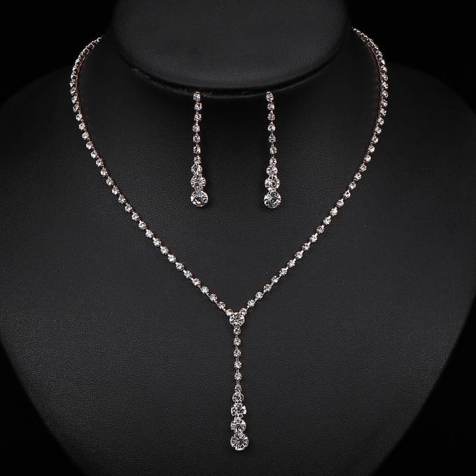 Ensemble de trois pièces de collier, boucles d'oreilles et bracelet en diamants pour mariée or