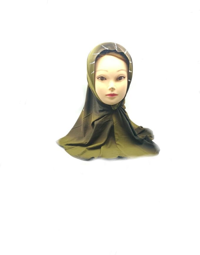 Groene hoofddoek met stenen, mooie hijab.