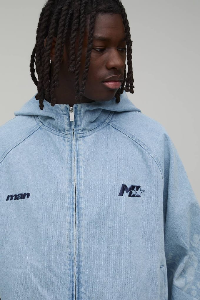 Gebloemde Voetbal Geborduurd Denim Hoodie | Light Wash | Size Medium