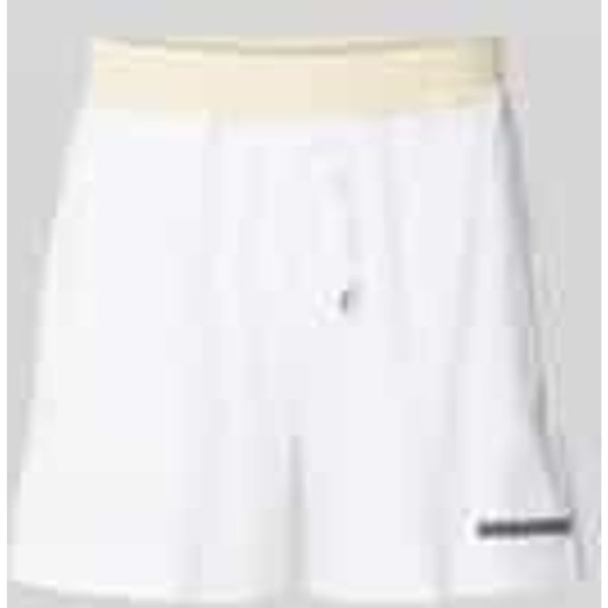 Short met labeldetail