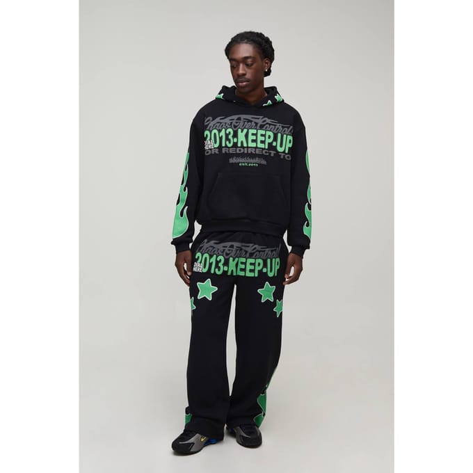 Oversized Boxy Trainingspak Met Capuchon En Flame Star Slogan Puff Print | Black | Size Medium