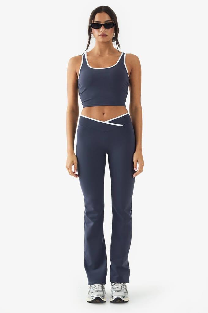 boohoo Dames DSGN Studio Ultra Sculpt Contrasterende Binding Wikkel Taille Uitlopende Legging | Midnight | Maat: 2XL