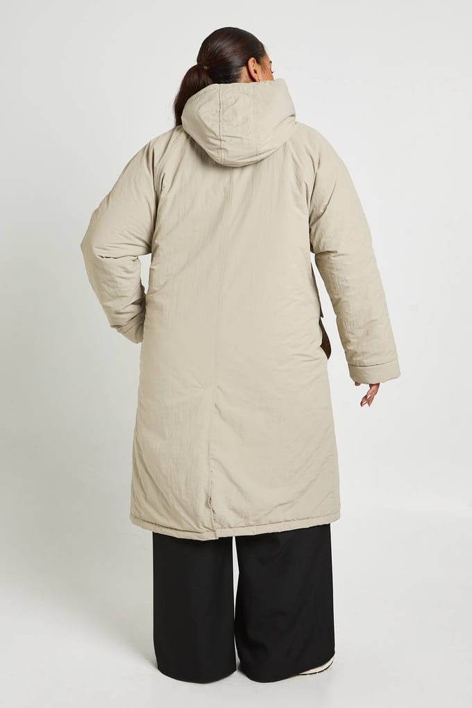 boohoo Dames Plus Long Line Parka Jas | Stone | Maat: 16