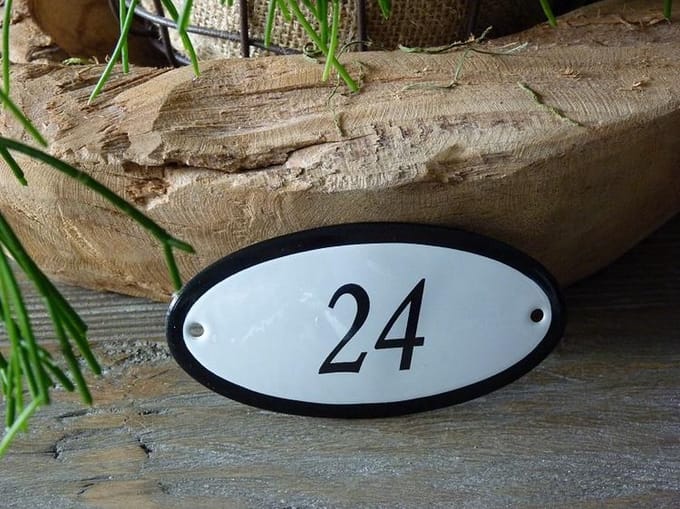 Emaille huisnummer 10x5 wit nr. 24