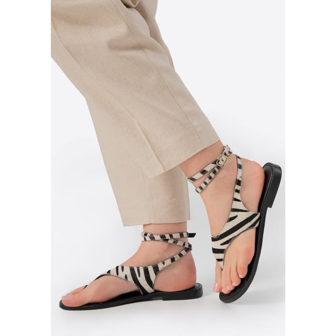 Wittchen - Dames Lederen Sandalen - Dierenprint - Zwart en Beige - Gesp Sluiting