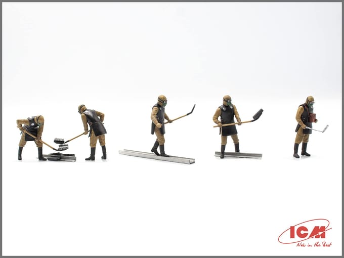 ICM Modelbouwpakket Militaire voertuigen - 35903 Chernobyl#3. Rubble cleaners (5 figures) Plastic - 1:35 - Modelbouw