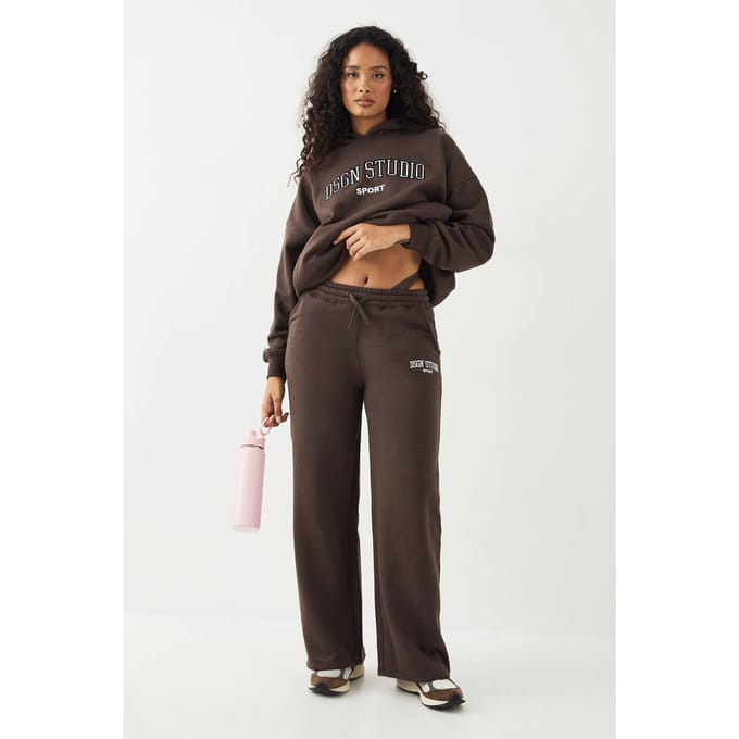 Dames Petite DSGN Studio Applique Rechte Pijp Jogger | Espresso | Maat: XL