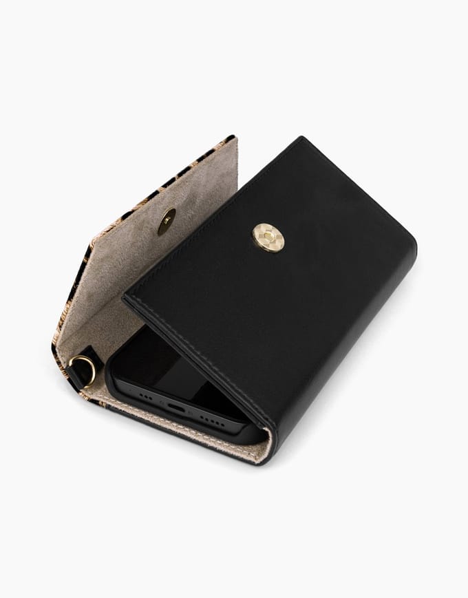 iDeal of Sweden Cassette Clutch iPhone 13 Pro Max Midnight Leopard