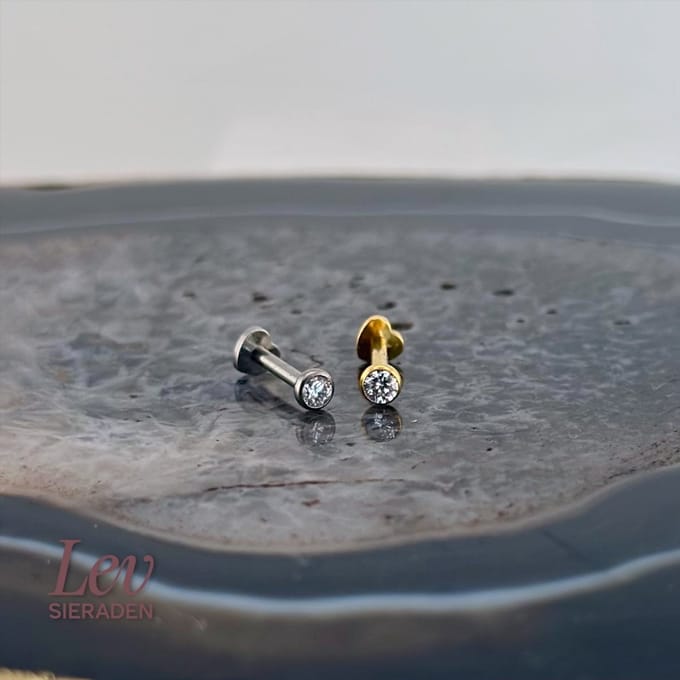 Lev Sieraden - Gouden Heartbase Zirkonia labret - 1.2mm x 8mm - Titanium - Labret piercing - Pushpin
