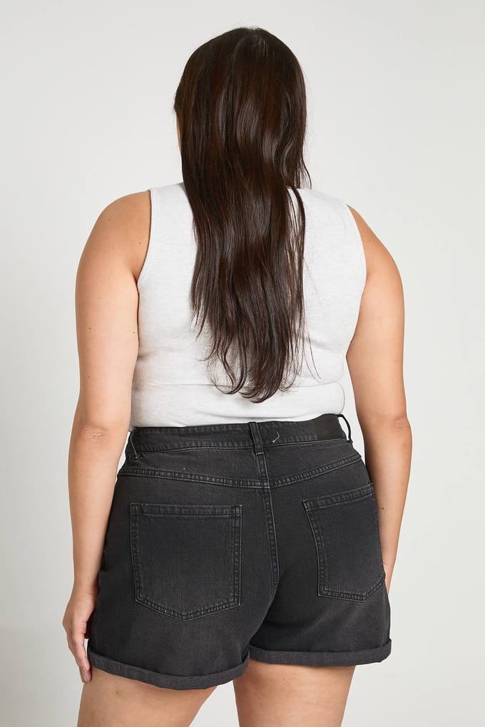 boohoo Dames Plus Denim Mamashort | Washed Black | Maat: 54
