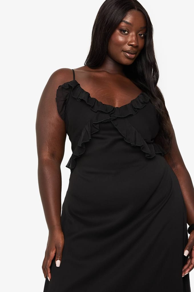 boohoo Dames PLUS CHIFFON RUFFLE MAXI JURK | Zwart | Maat: 46
