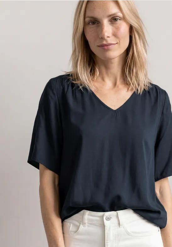 Blouseshirt met korte mouwen en V-hals