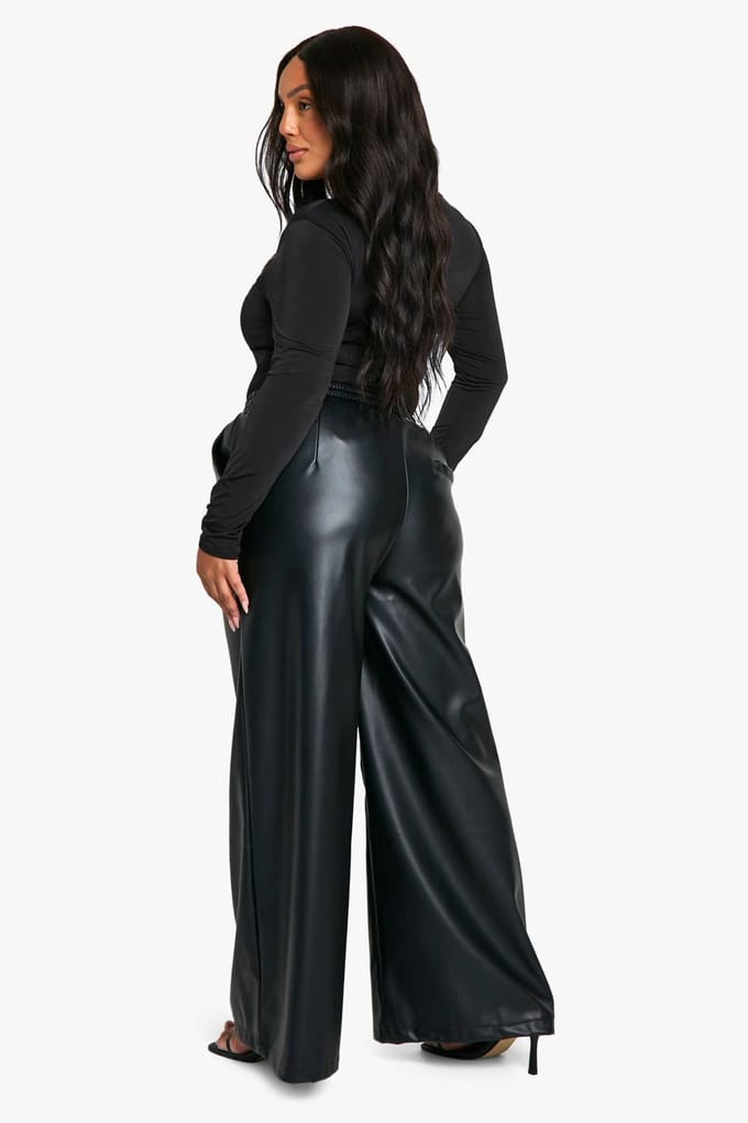 boohoo Dames Plus Jogger met elastische tailleband en wijde pijpen in PU | Black | Maat: 26