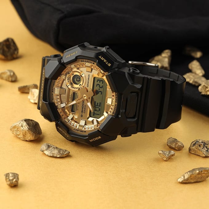 G-Shock Classic Style GA-010GGB-1A9ER Black and Gold Horloge