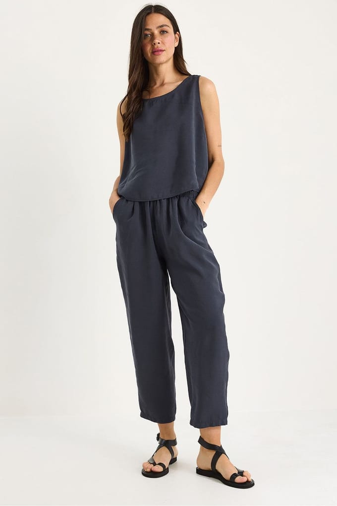 Mouwloze Crew Neck Blouse en Carrof Fit Broeken Set
