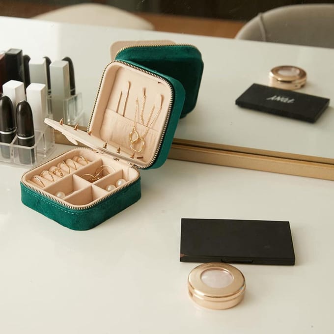 Pluche Sieraden Organizer - Reis Doos - Veilig Opbergen - Grote Capaciteit - Klein Formaat - Wit