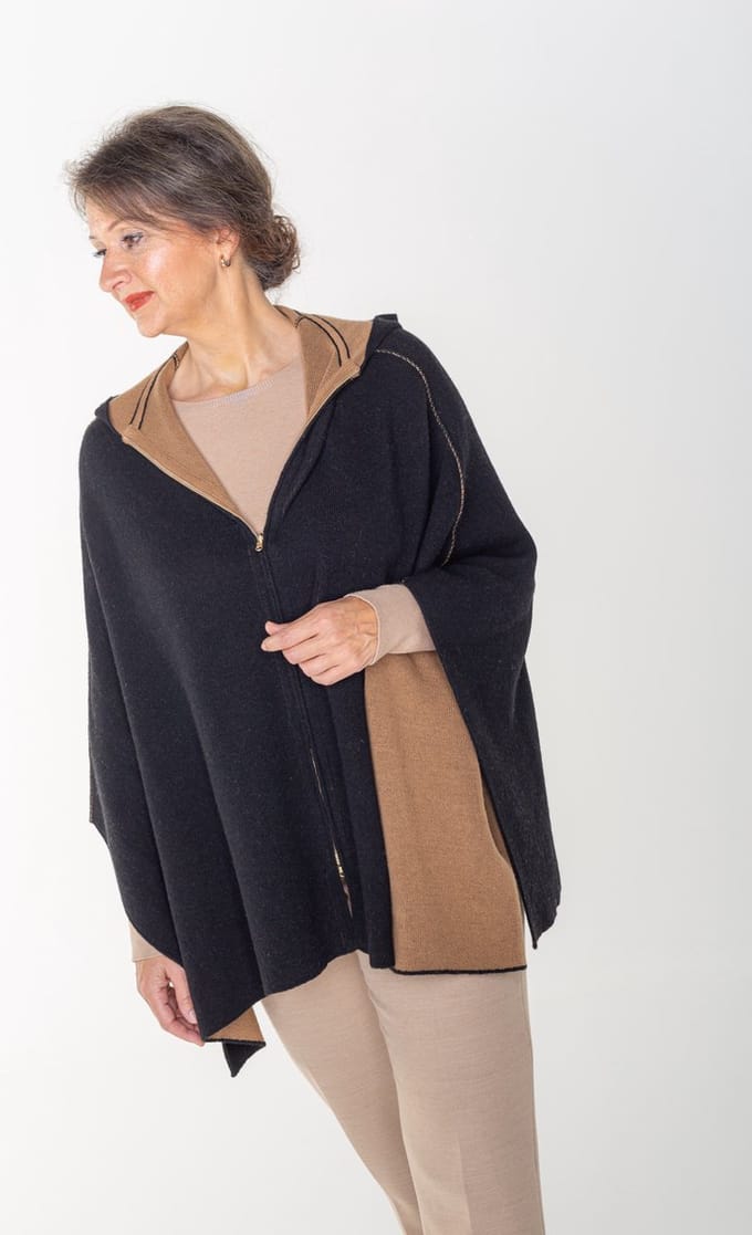 Poncho/cape met capuchon en rits tweezijdig draagbaar, zwart en camel