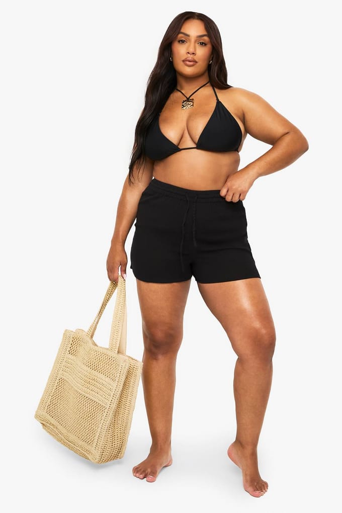 boohoo Dames Plus Crinkle Katoenen Strandshorts | Black | Maat: 22