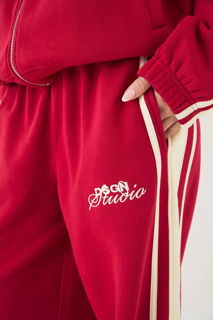 Dames DSGN Studio Oversized Wide Leg Jogger | Red | Maat: XS