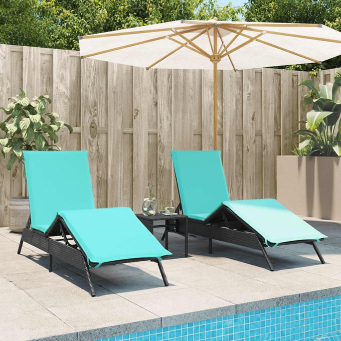 vidaXL - Ligbedden - 2 - st - met - tafel - poly - rattan - zwart
